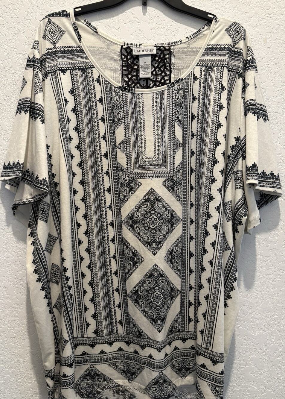 Catherines Black and Knit Blouse Cutout on Upper Back Short Sleeve Size 3X